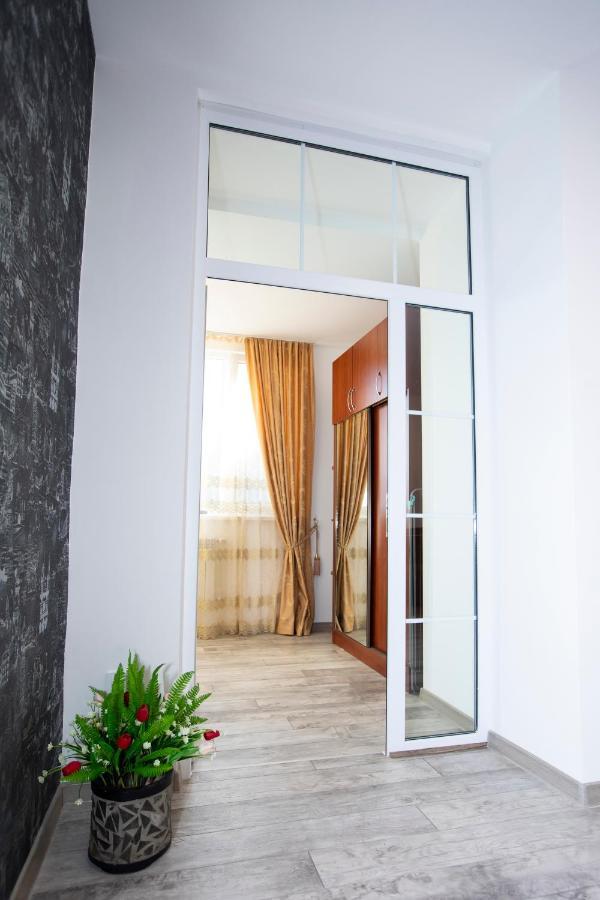 Modern Apartment In The Center With The View Of The Majestic Ararat Jereván Kültér fotó