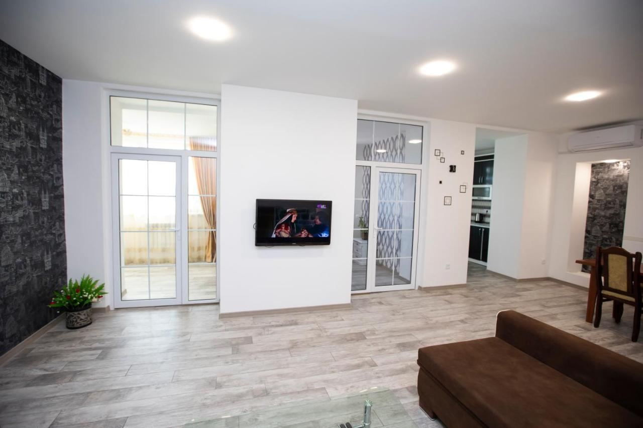 Modern Apartment In The Center With The View Of The Majestic Ararat Jereván Kültér fotó
